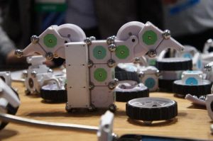 모듈형 로봇 공학: 탈부착식 부품으로 나만의 로봇 만들기