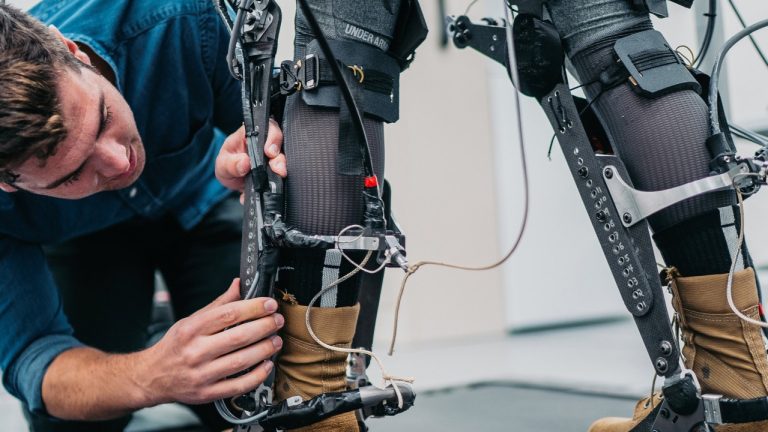 생체공학: 의료용으로 생물학과 기계의 융합